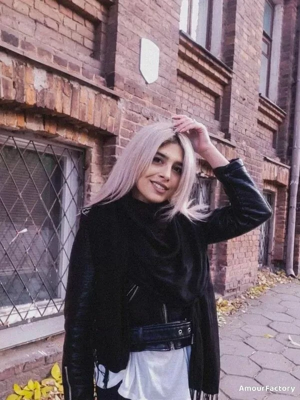Nadzeya, 23