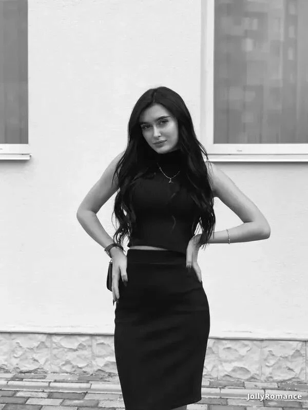 Elena Profile image 3