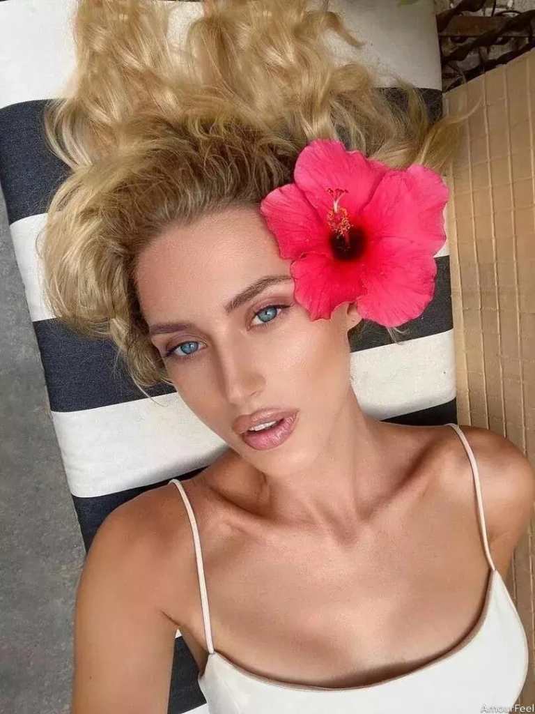 Julia Profile image 4