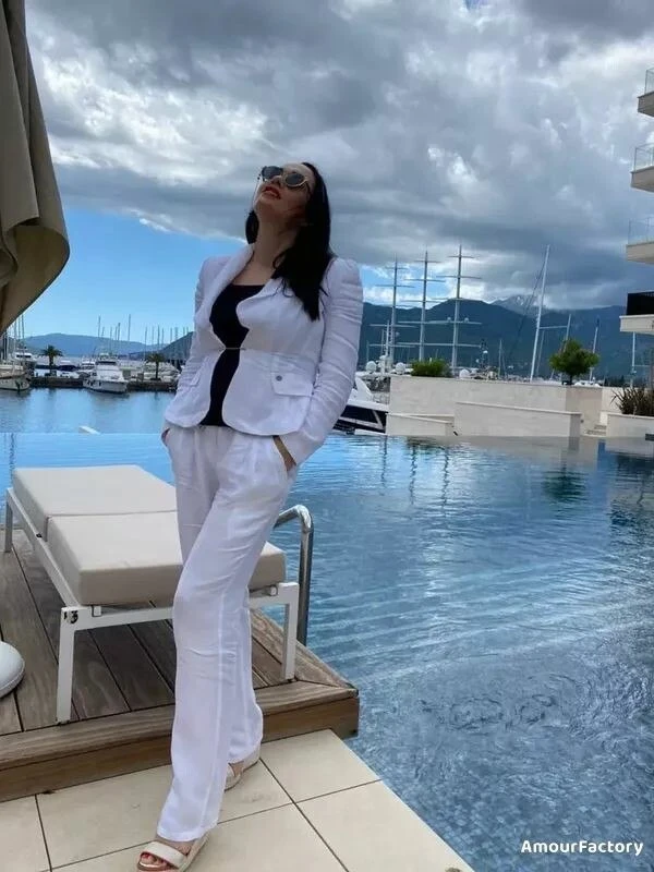 Julia, 40