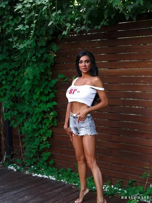 Julia Profile image 3