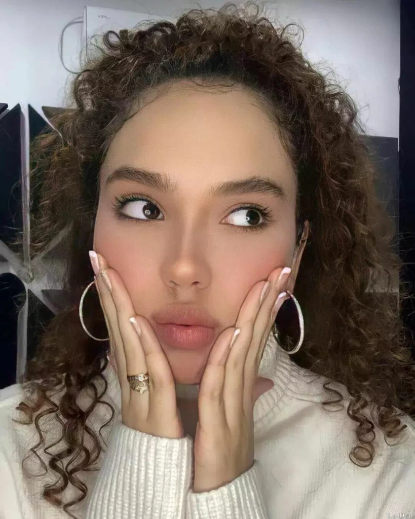 Vanessa Profile image 4