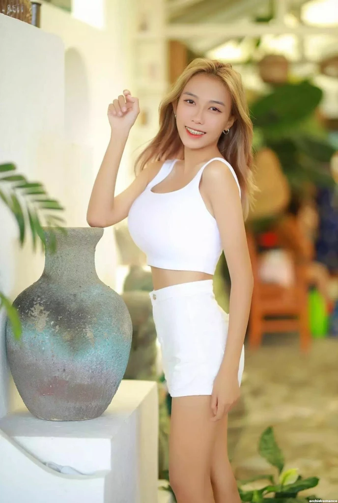 Huong, 20